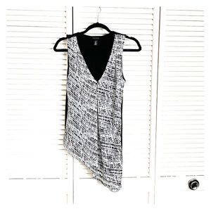 WHBM Chic A-sym, black/white sleeveless blouse